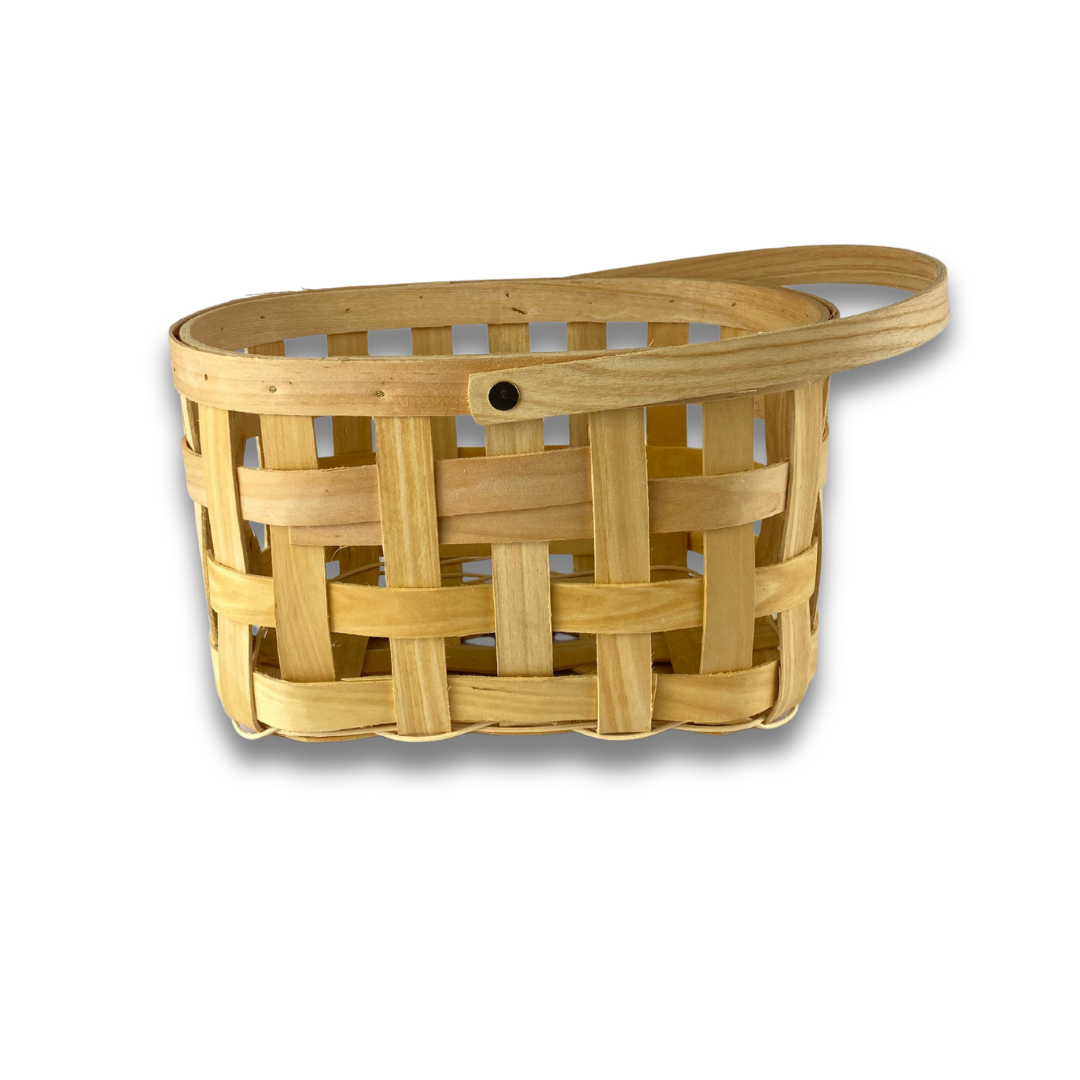 Cesta de mimbre trenzado de forma ovalada